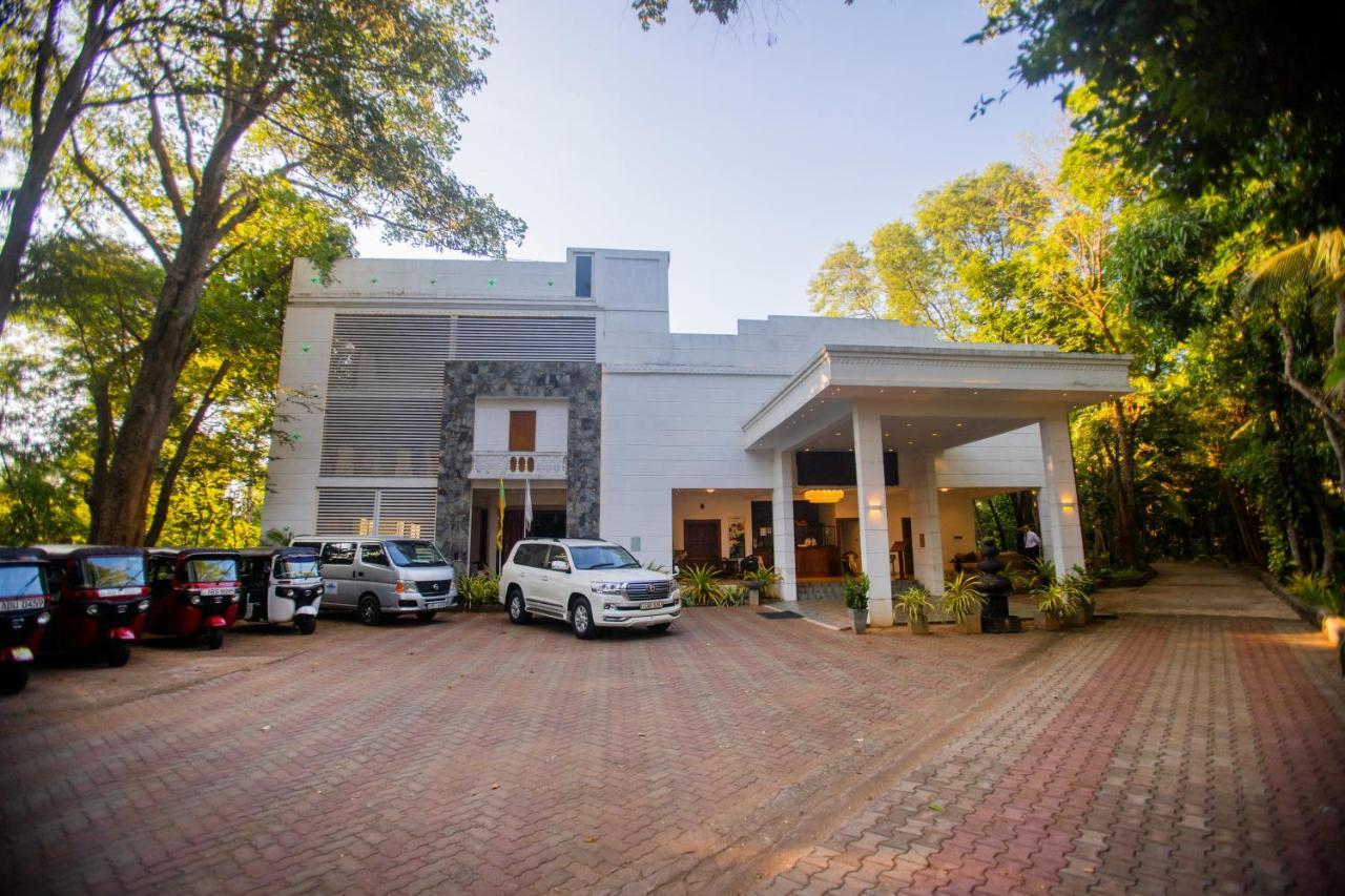 Hotel Eden Garden Sigiriya Exteriör bild
